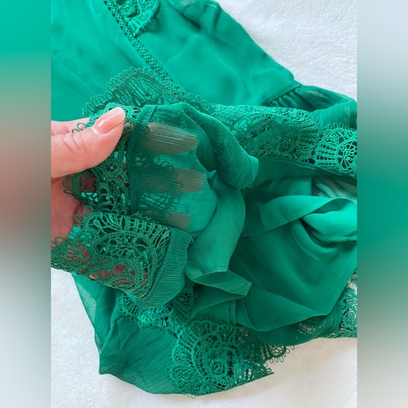 New Ted Baker Mixed Lace peplum SLVLS top💚I believe is a Small, see chart. - Picture 12 of 16